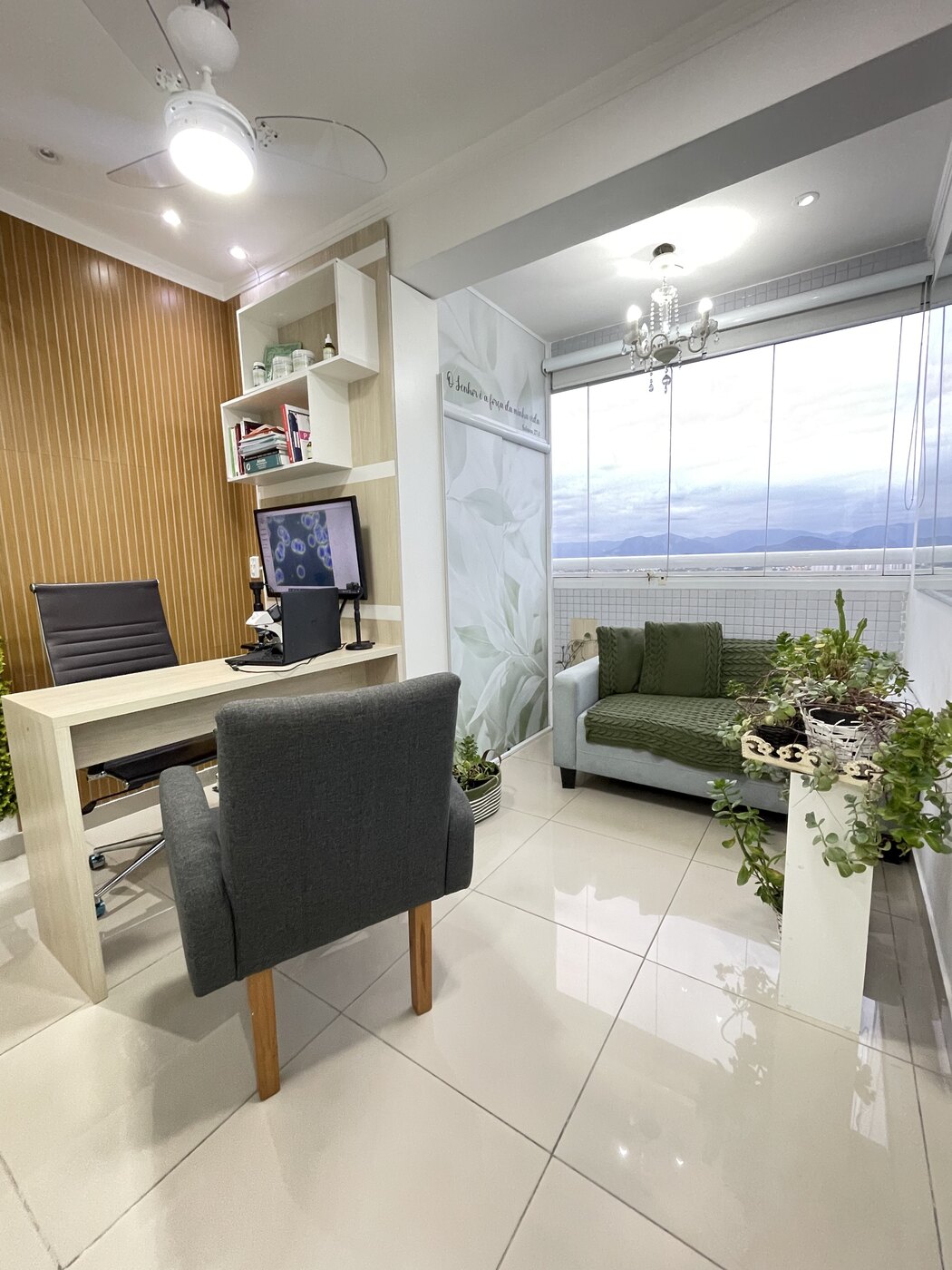 Consultório da Dra. Déborah Virtuoso na Renascer Clinic